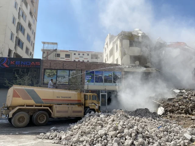 Kahramanmaraş'ta Yıkım Devam Ediyor: Tehlike Altında Ne Kadar Yapı Var?