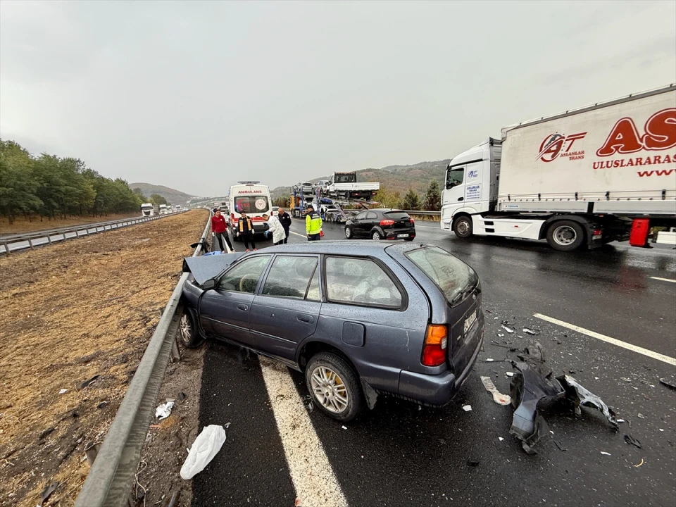 Düzce'deki Zincirleme Kazalar Yol Güvenliğini Sorgulatıyor
