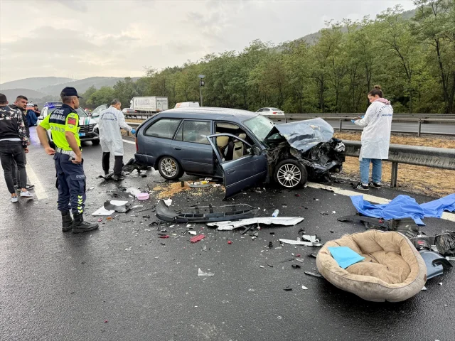 Düzce'deki Zincirleme Kazalar Yol Güvenliğini Sorgulatıyor
