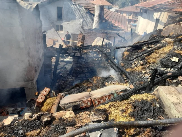 Tokat'ta Korkutan Yangın Kısa Sürede Tüm Köyü Endişelendirdi