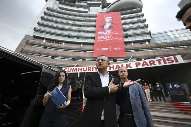 CHP'de Sular Durulmuyor: Özel'den 22. Olağanüstü Kurultay Hakkında Flaş Açıklama