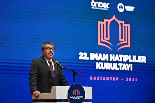 Türkiye'nin İmam Hatip Hikayesi Ne Anlatıyor? Erdoğan Gençlere Seslendi