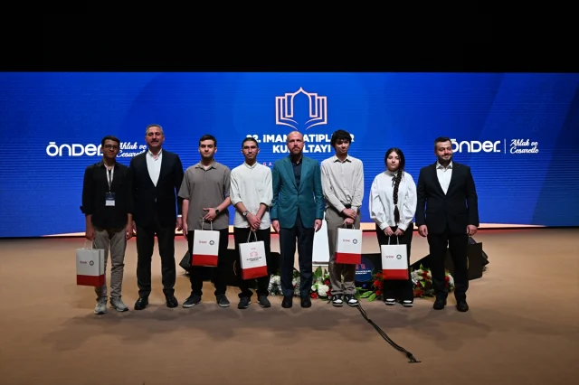 Türkiye'nin İmam Hatip Hikayesi Ne Anlatıyor? Erdoğan Gençlere Seslendi