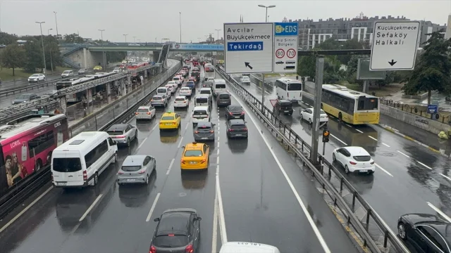 İstanbul Trafiği Alarm Veriyor Yoğunluk Yüzde 80'e Çıktı