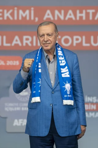 Cumhurbaşkanı Erdoğan Malatya'da Depremzedelere Anahtar Teslim Etti: Sürpriz Açıklamalar Yaptı