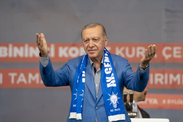 Cumhurbaşkanı Erdoğan Malatya'da Depremzedelere Anahtar Teslim Etti: Sürpriz Açıklamalar Yaptı