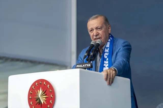 Cumhurbaşkanı Erdoğan Malatya'da Depremzedelere Anahtar Teslim Etti: Sürpriz Açıklamalar Yaptı