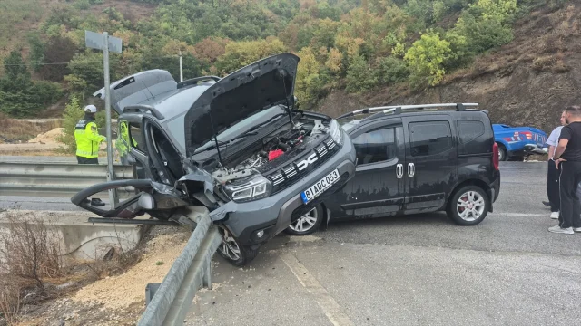 Düzce'deki Feci Kazada 3 Kişi Yaralandı: İşte Detaylar