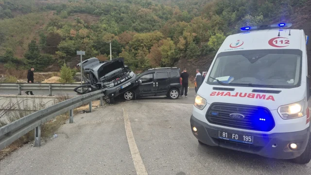 Düzce'deki Feci Kazada 3 Kişi Yaralandı: İşte Detaylar