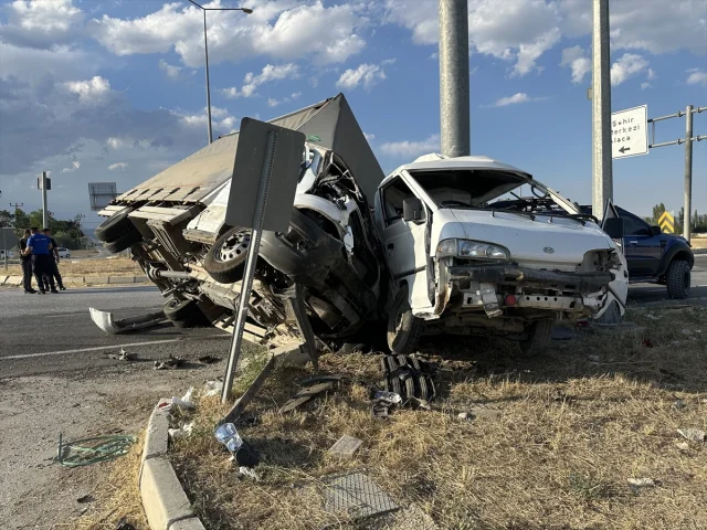 Çorum'da Yaşanan Şok Edici Kazada Beş Kişi Yaralandı