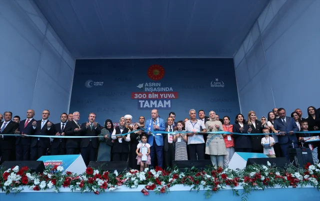 Cumhurbaşkanı Erdoğan Malatya'da Depremzedelere Anahtar Teslim Etti: Sürpriz Açıklamalar Yaptı