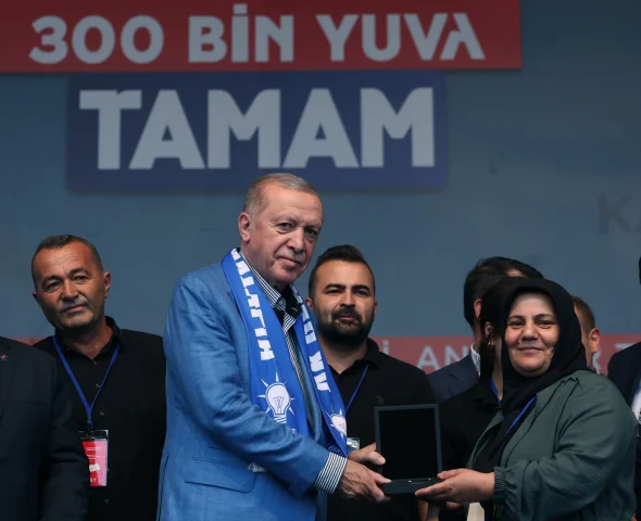 Cumhurbaşkanı Erdoğan Malatya'da Depremzedelere Anahtar Teslim Etti: Sürpriz Açıklamalar Yaptı