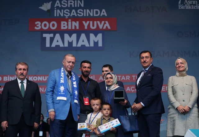 Cumhurbaşkanı Erdoğan Malatya'da Depremzedelere Anahtar Teslim Etti: Sürpriz Açıklamalar Yaptı