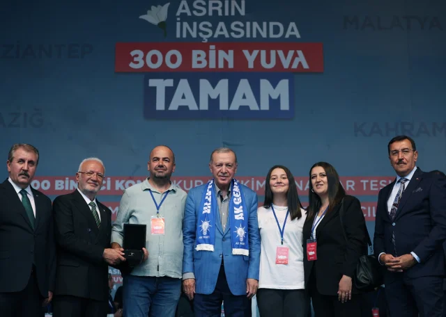 Cumhurbaşkanı Erdoğan Malatya'da Depremzedelere Anahtar Teslim Etti: Sürpriz Açıklamalar Yaptı