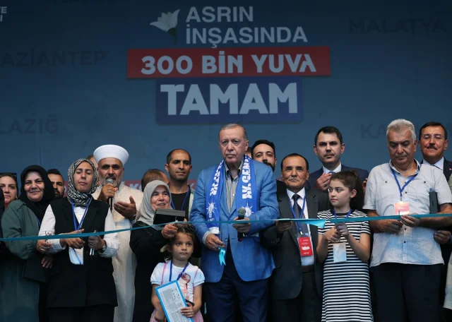 Cumhurbaşkanı Erdoğan Malatya'da Depremzedelere Anahtar Teslim Etti: Sürpriz Açıklamalar Yaptı