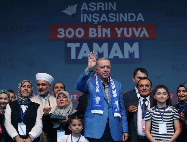 Cumhurbaşkanı Erdoğan Malatya'da Depremzedelere Anahtar Teslim Etti: Sürpriz Açıklamalar Yaptı
