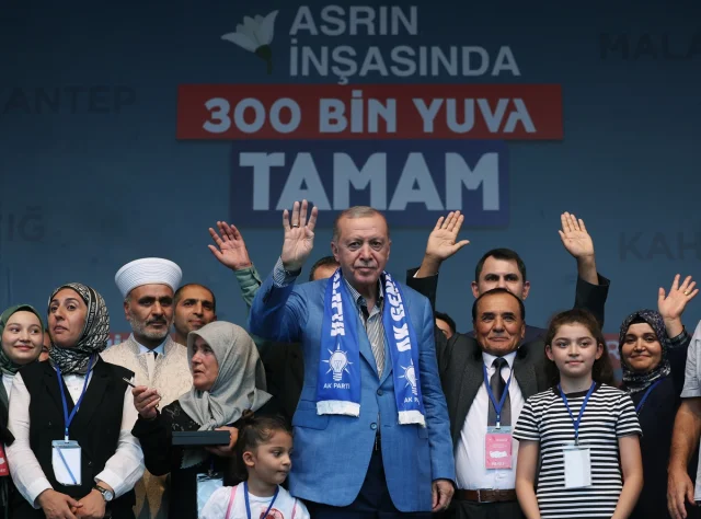 Cumhurbaşkanı Erdoğan Malatya'da Depremzedelere Anahtar Teslim Etti: Sürpriz Açıklamalar Yaptı