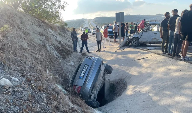 Hatay'da Trafik Kazası: Altınözü'nde İki Araç Çarpıştı
