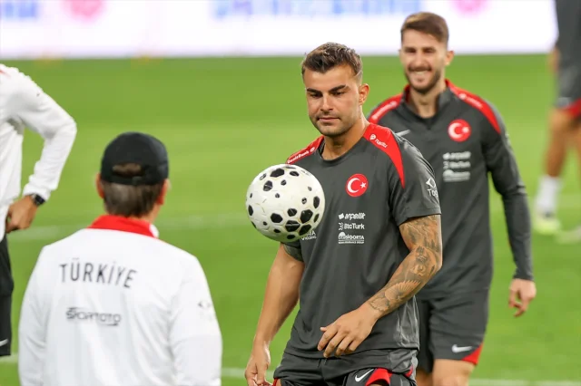 Sürprizlerle Dolu Türkiye-İspanya Maçı: Milli Takım Hazırlıklarını Tamamladı