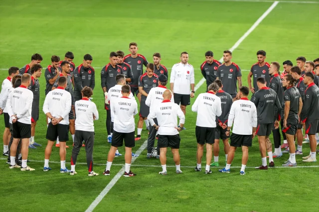 Sürprizlerle Dolu Türkiye-İspanya Maçı: Milli Takım Hazırlıklarını Tamamladı