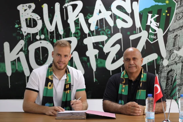 Kocaelispor'un Smolcic Transferi Tanıtımda Büyük Sürpriz Yaptı