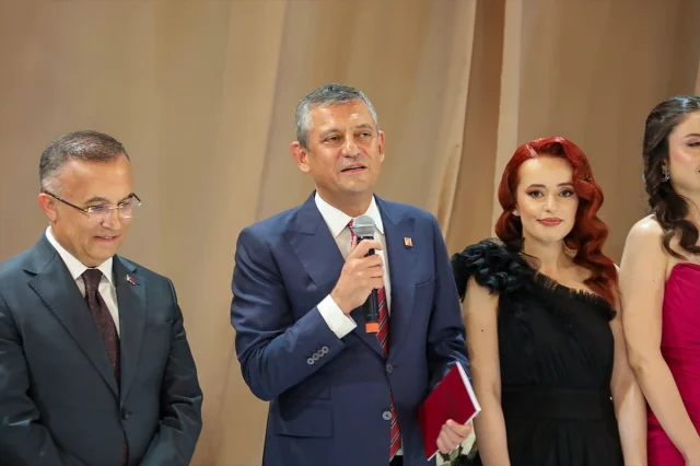 CHP Lideri Özel Gaziantep'te Özel Bir Nikah Törenine Katıldı