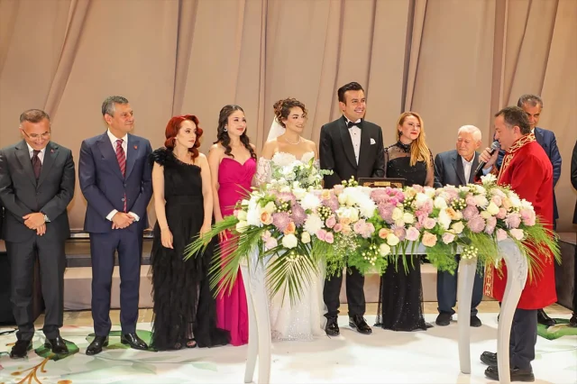 CHP Lideri Özel Gaziantep'te Özel Bir Nikah Törenine Katıldı