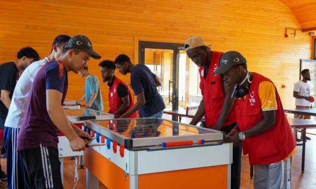 İstanbul'da Gençlik Kampında Barış Mesajları Yankılandı