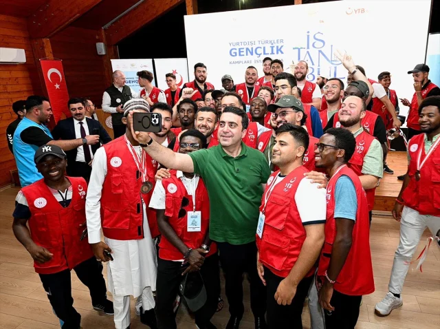İstanbul'da Gençlik Kampında Barış Mesajları Yankılandı