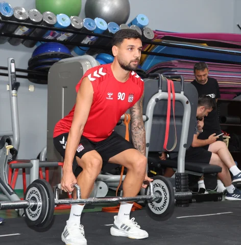 Sivasspor Evinde Galibiyet Peşinde Sarıyer'e Karşı Hazırlık Yaptı