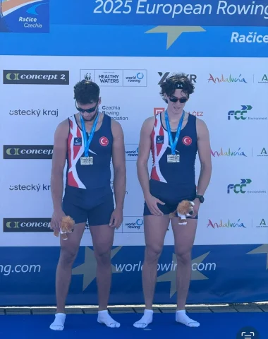 Türk Kürekçilerin Avrupa Zaferi: Çekya'dan Şampiyonlukla Dön...