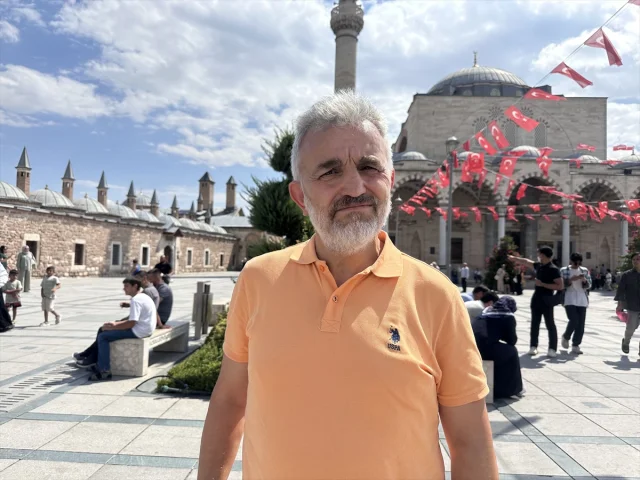 Mevlana Müzesi'nde Futbol Coşkusu: Milli Maça Doğru Konya'da Yoğun İlgi