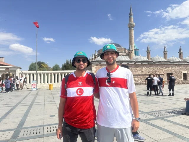 Mevlana Müzesi'nde Futbol Coşkusu: Milli Maça Doğru Konya'da Yoğun İlgi
