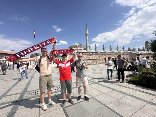 Mevlana Müzesi'nde Futbol Coşkusu: Milli Maça Doğru Konya'da Yoğun İlgi