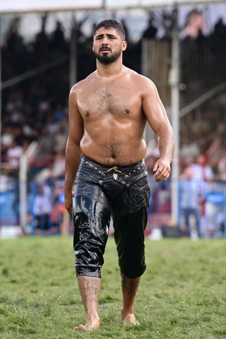 Elmalı'da Tarihi Anlar: Yağlı Güreşlerde Heyecan Fırtınası