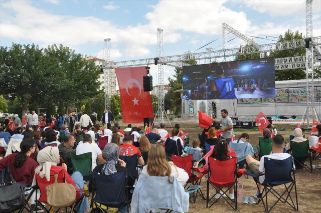 Eskişehir'de Milli Heyecan Zirve Yaptı: Dev Ekranda Müthiş Final Maçı