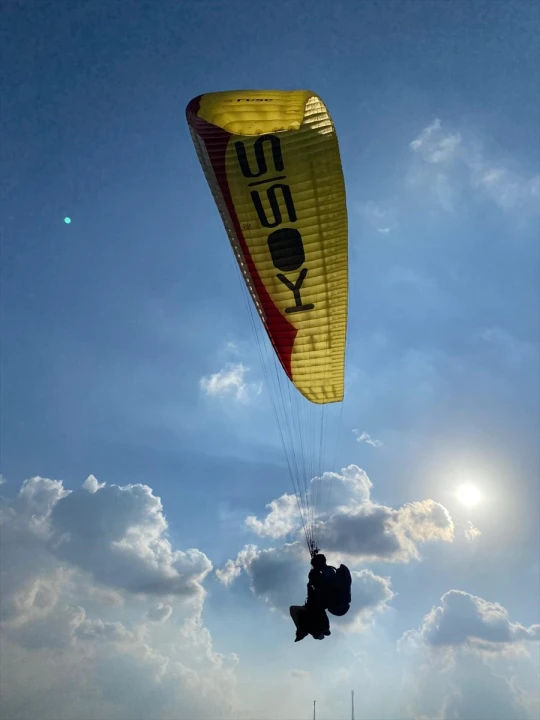 Yamaç Paraşütçüleri Kahramanmaraş Semalarında: Renkli Görüntüler