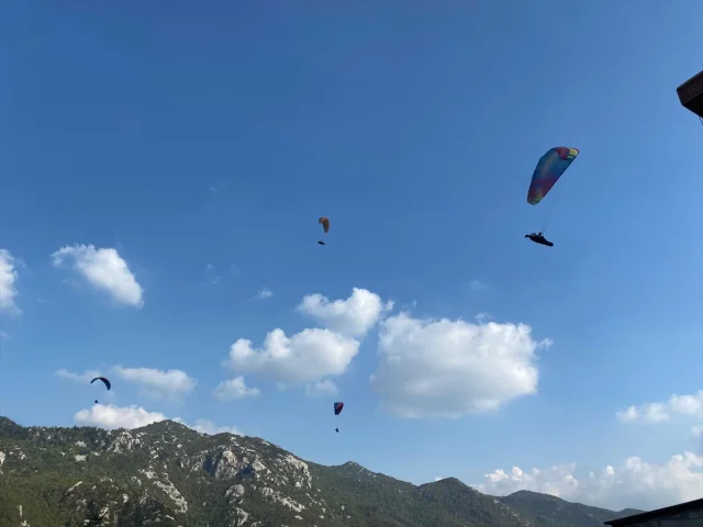 Yamaç Paraşütçüleri Kahramanmaraş Semalarında: Renkli Görüntüler
