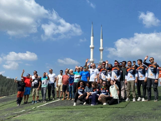 Yamaç Paraşütçüleri Kahramanmaraş Semalarında: Renkli Görüntüler