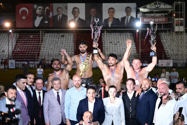 Elmalı'da Tarihi Anlar: Yağlı Güreşlerde Heyecan Fırtınası