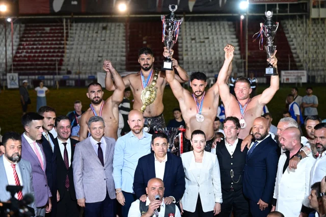 Elmalı'da Tarihi Anlar: Yağlı Güreşlerde Heyecan Fırtınası