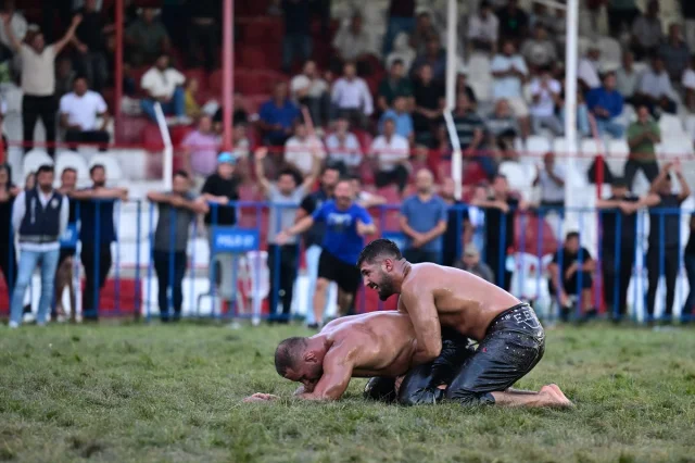 Elmalı'da Tarihi Anlar: Yağlı Güreşlerde Heyecan Fırtınası