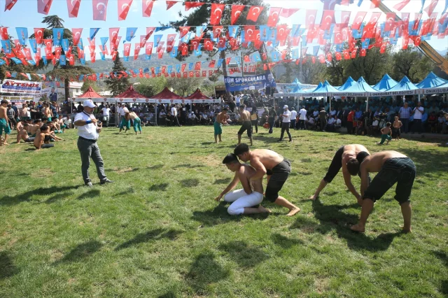 Kahramanmaraş'taki Heyecanlı Güreş Festivali İzleyicileri Büyüledi