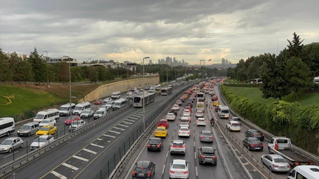 İstanbul'da Yeni Eğitim Yılı İlk Günü Kaos: Trafik Felç Oldu