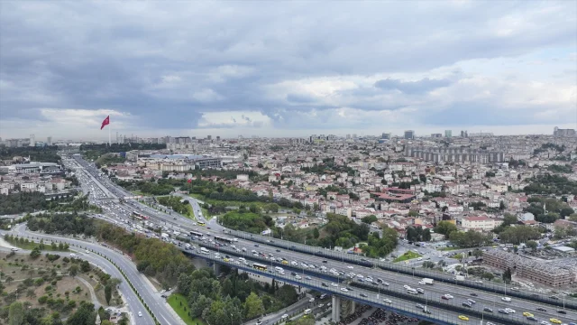İstanbul'da Yeni Eğitim Yılı İlk Günü Kaos: Trafik Felç Oldu