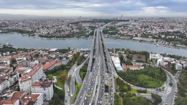 İstanbul'da Yeni Eğitim Yılı İlk Günü Kaos: Trafik Felç Oldu