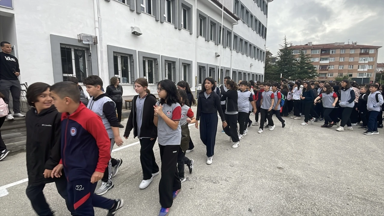 Okul Zamanı Başladı: Öğrenciler İlk Zili Duydu