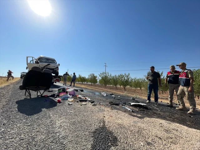 Şanlıurfa'da Korkutan Kaza: İşçi Minibüsü Otomobille Çarpıştı