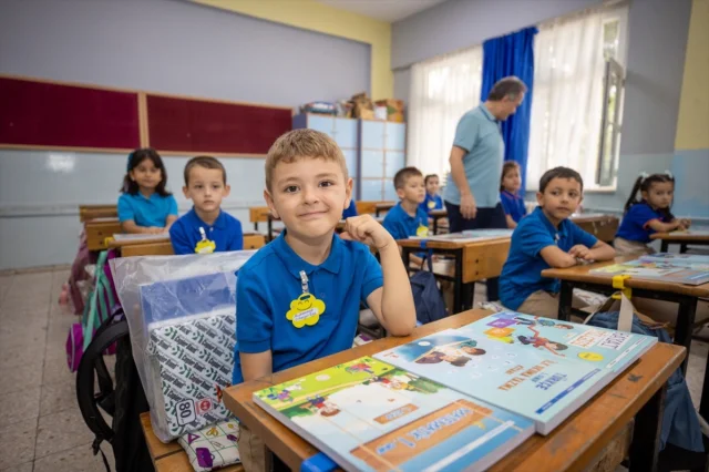 Okul Zamanı Başladı: Öğrenciler İlk Zili Duydu
