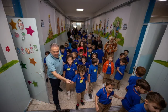 Okul Zamanı Başladı: Öğrenciler İlk Zili Duydu